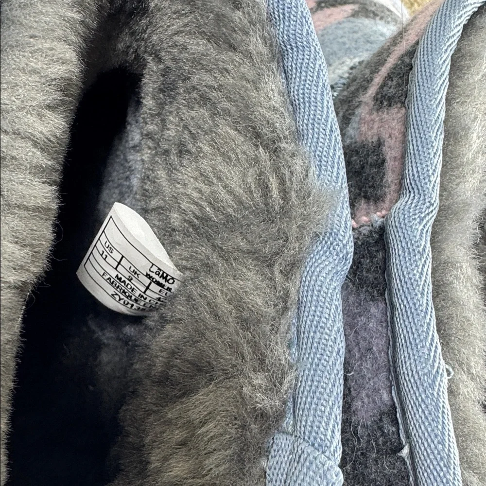 Lamo Women's Geometric Slippers - Blue, Pink, Gray - Picture 5 of 7